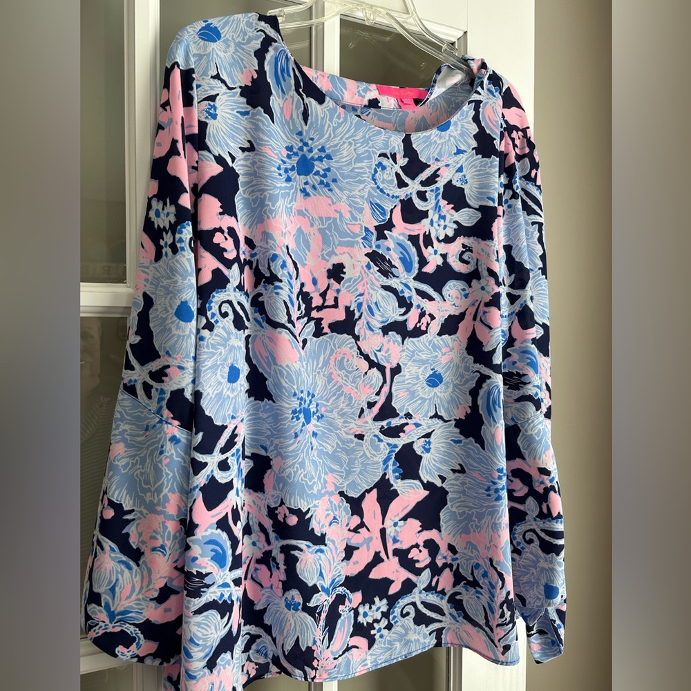 GUC long sleeve Lilly Pulitzer top 💙🦋💙🦋